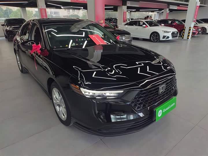 Фото 4 - Honda Accord