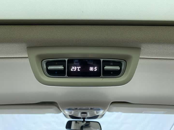 Фото 10 - Mercedes-Benz V-Class