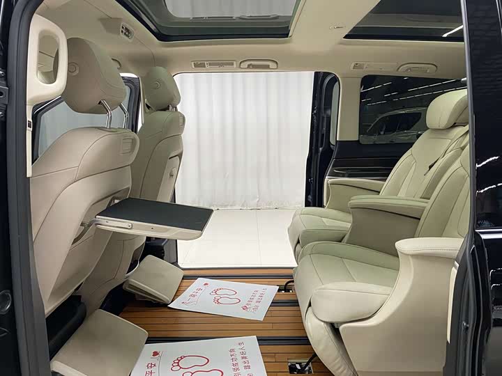 Фото 12 - Mercedes-Benz V-Class