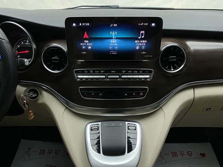 Фото 9 - Mercedes-Benz V-Class