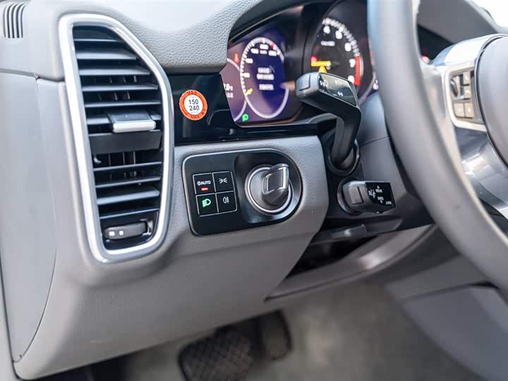 Фото 16 - Porsche Cayenne Hybrid