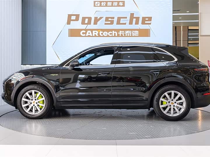 Фото 3 - Porsche Cayenne Hybrid