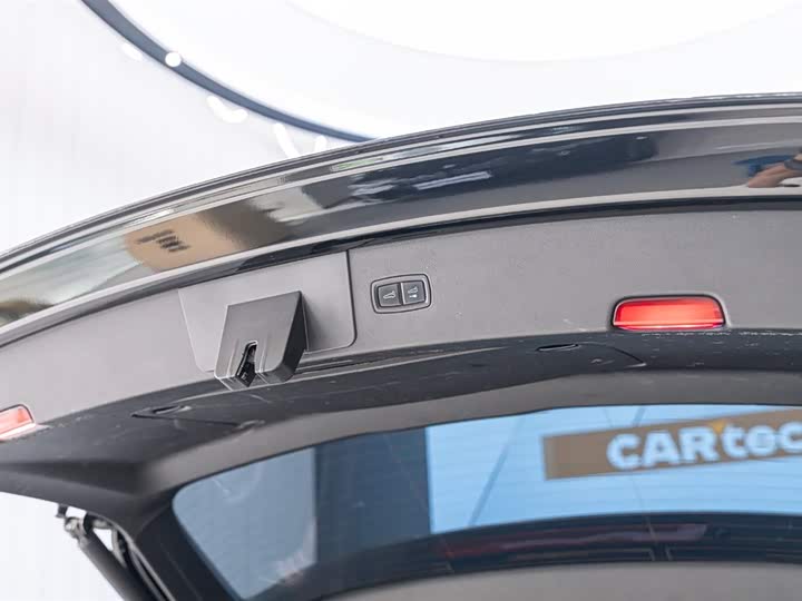 Фото 9 - Porsche Cayenne Hybrid