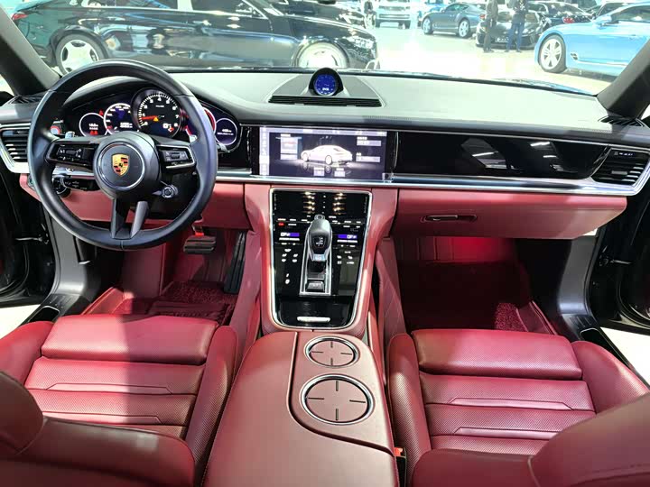 Фото 14 - Porsche Panamera