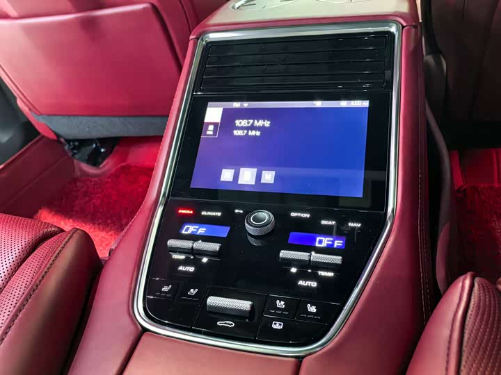 Фото 17 - Porsche Panamera