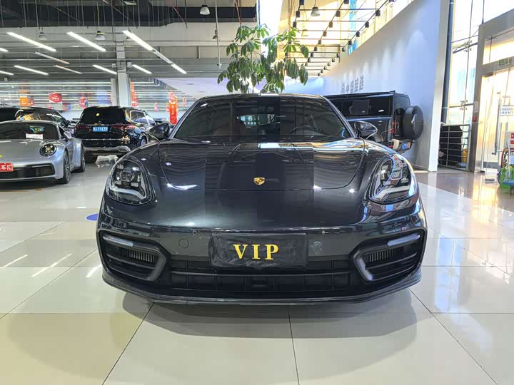 Фото 2 - Porsche Panamera