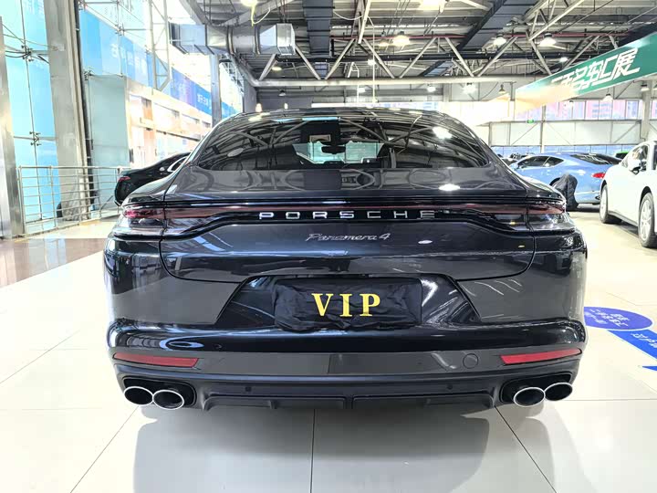 Фото 21 - Porsche Panamera