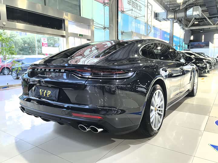 Фото 22 - Porsche Panamera