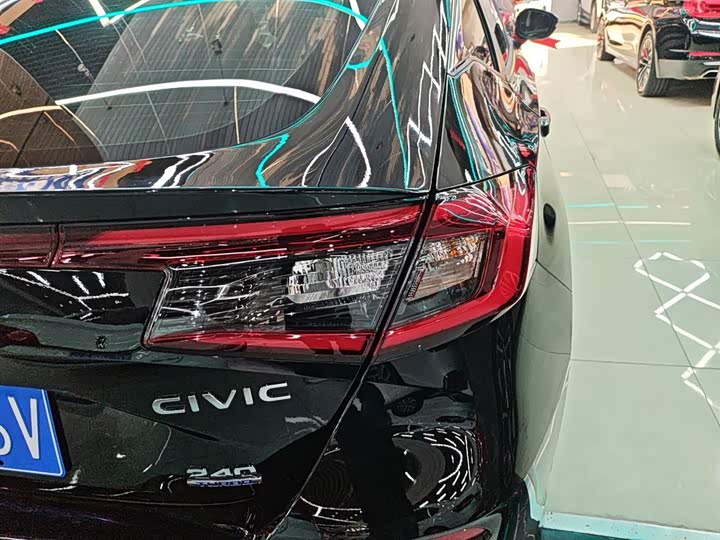 Фото 8 - Honda Civic