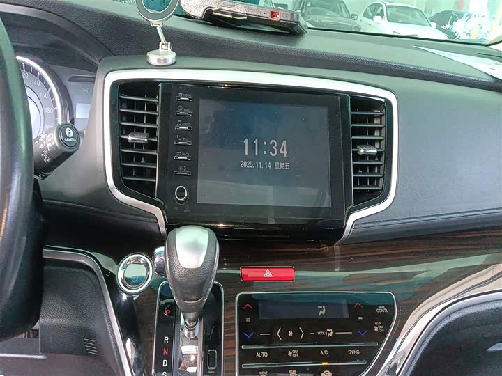 Фото 13 - Honda Odyssey