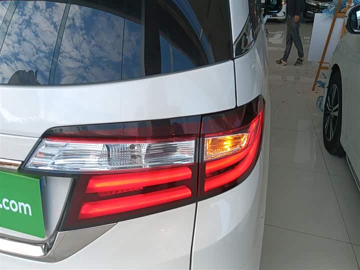 Фото 8 - Honda Odyssey