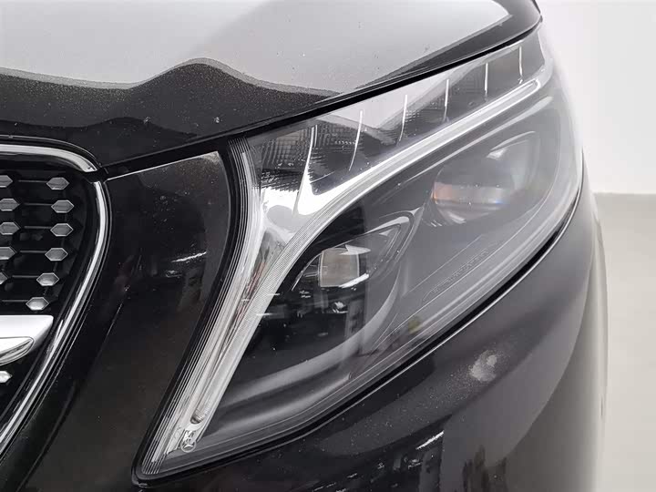 Фото 7 - Mercedes-Benz V-Class