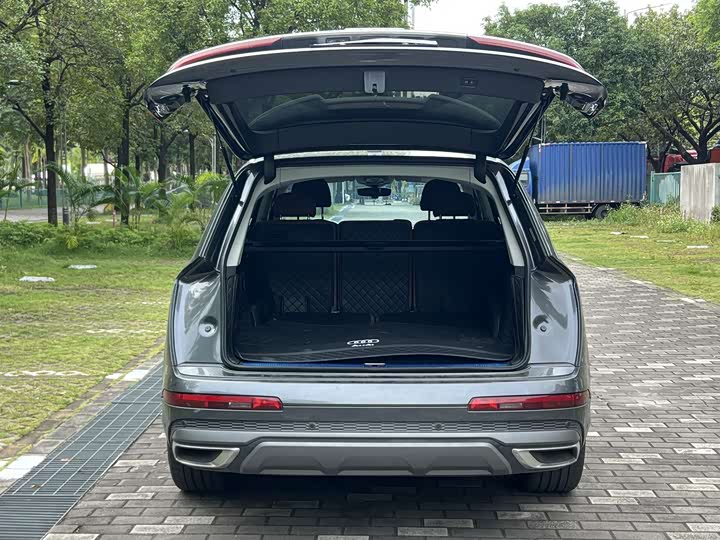 Фото 10 - Audi Q7