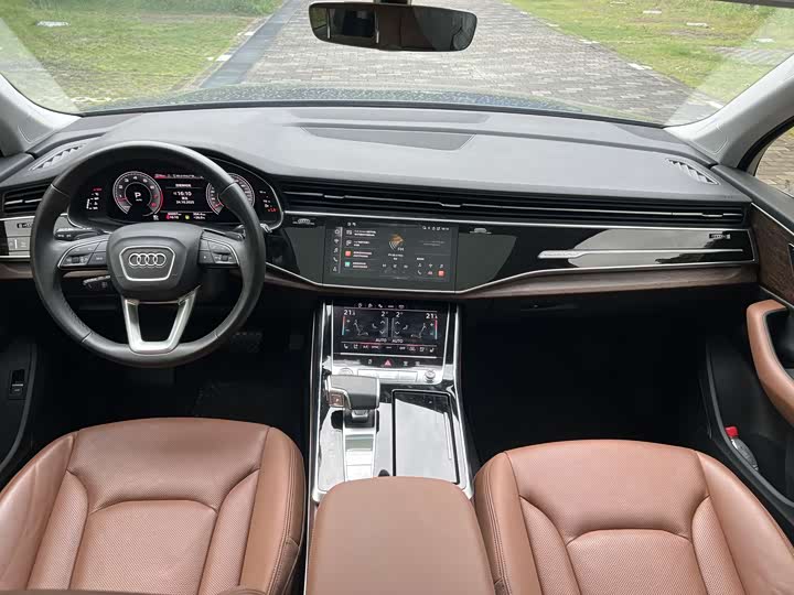 Фото 12 - Audi Q7