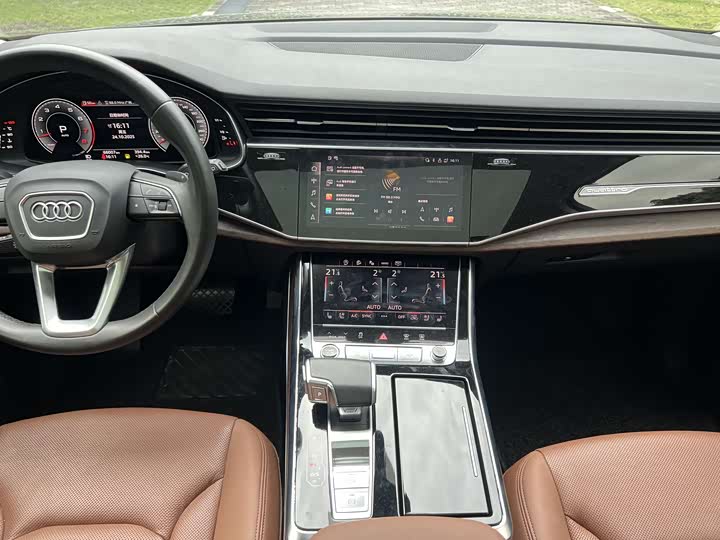 Фото 13 - Audi Q7