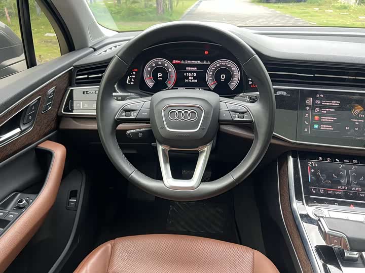 Фото 14 - Audi Q7