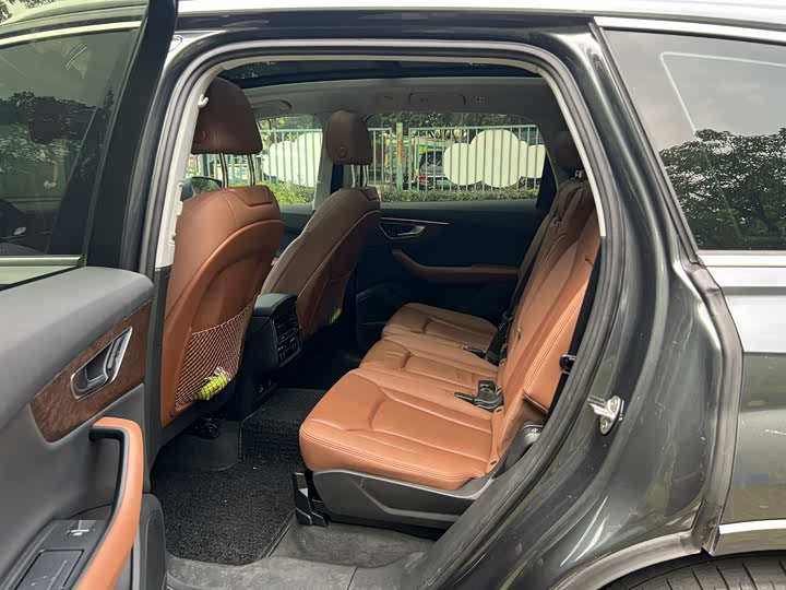 Фото 15 - Audi Q7