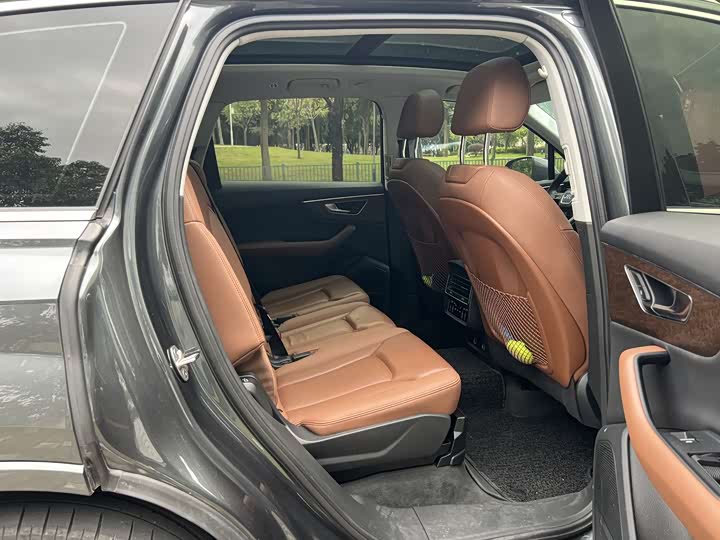 Фото 17 - Audi Q7