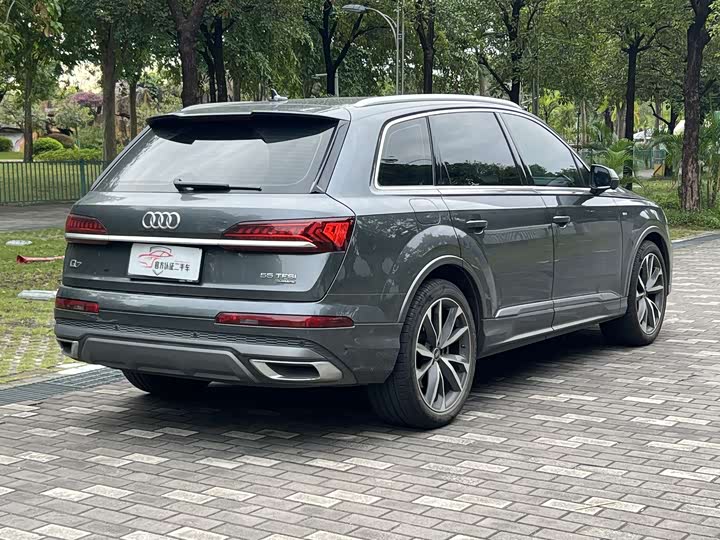 Фото 4 - Audi Q7
