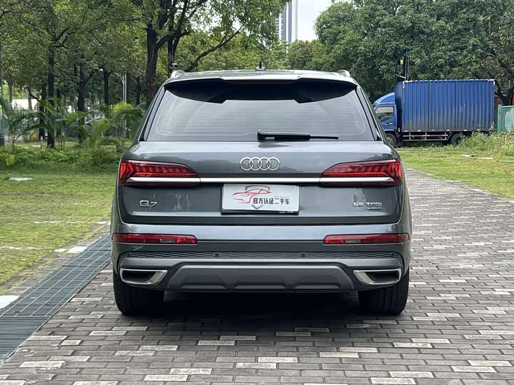 Фото 5 - Audi Q7