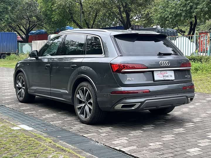 Фото 6 - Audi Q7
