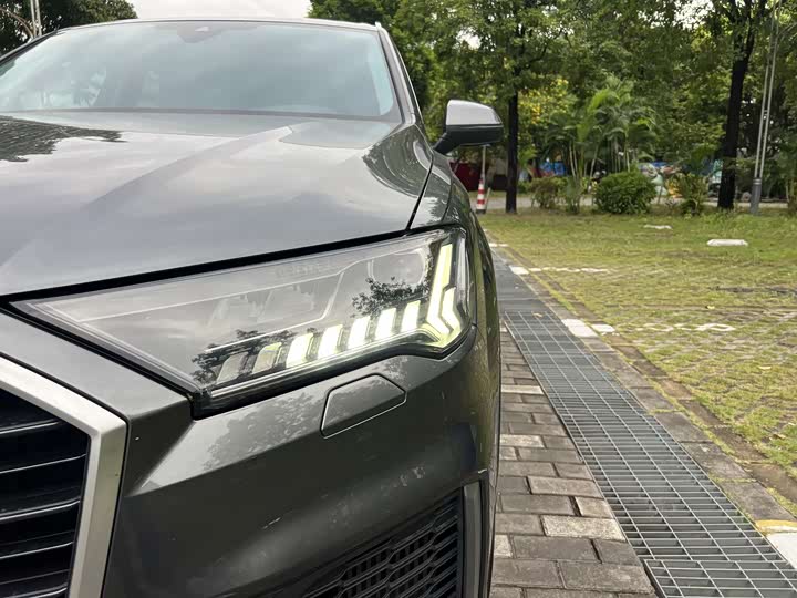 Фото 7 - Audi Q7