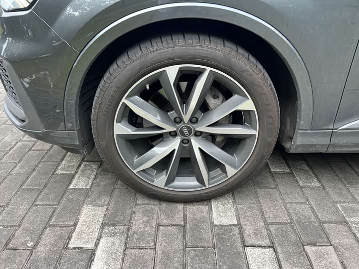 Фото 9 - Audi Q7