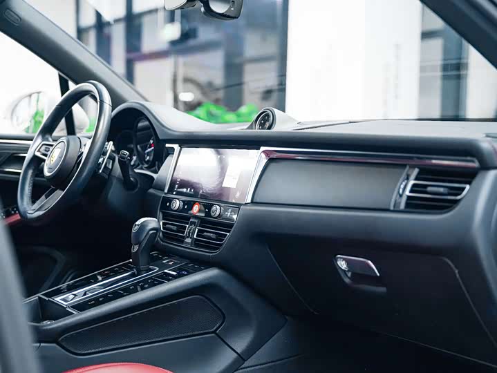 Фото 10 - Porsche Macan