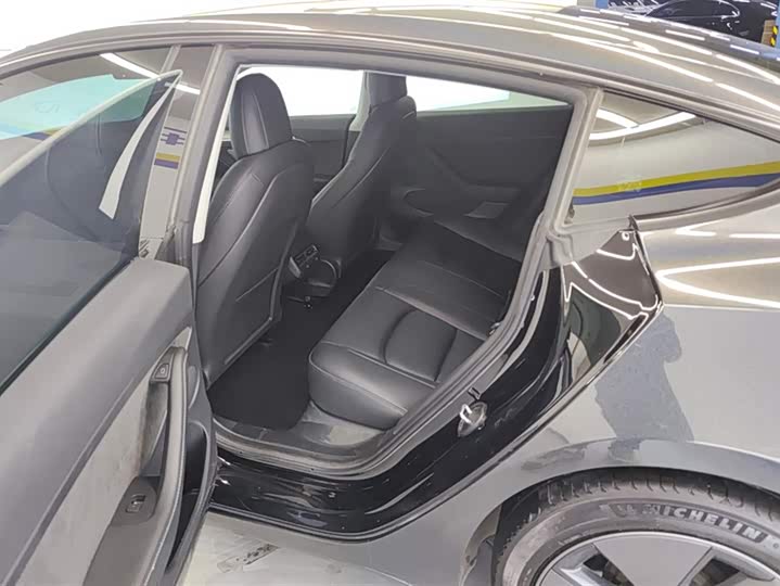Фото 11 - Tesla Model 3