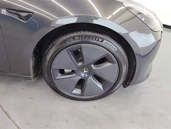 Фото 6 - Tesla Model 3