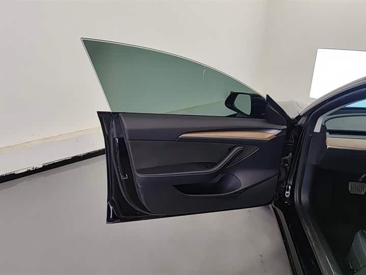 Фото 7 - Tesla Model 3