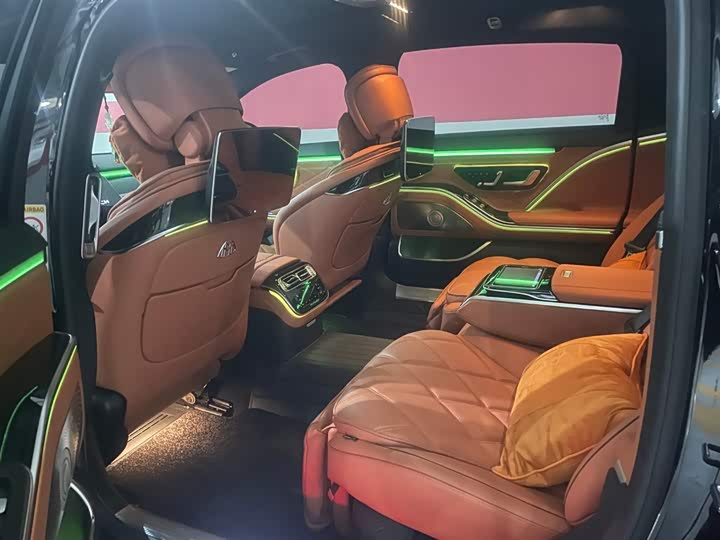 Фото 4 - Mercedes-Benz Maybach S-Class