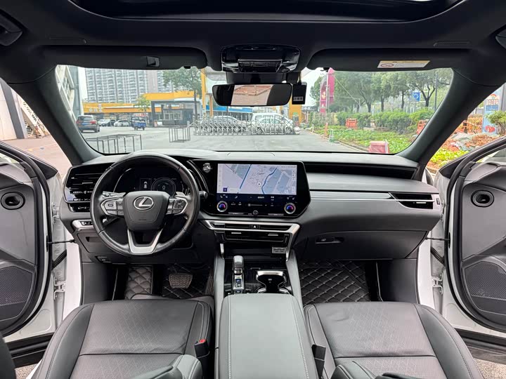 Фото 13 - Lexus RX