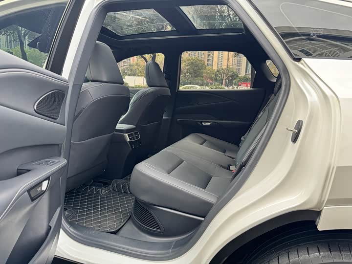 Фото 6 - Lexus RX