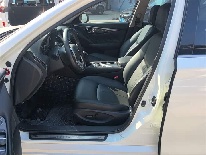 Фото 15 - Infiniti Q50L