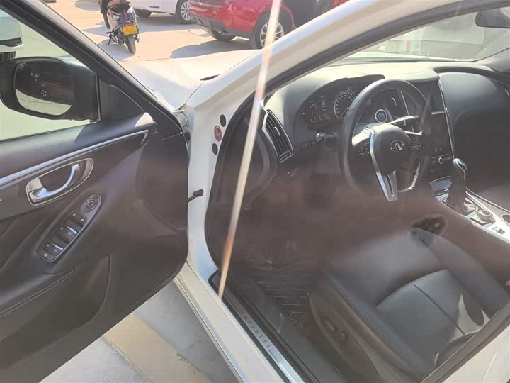 Фото 16 - Infiniti Q50L