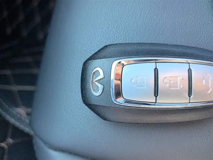 Фото 9 - Infiniti Q50L