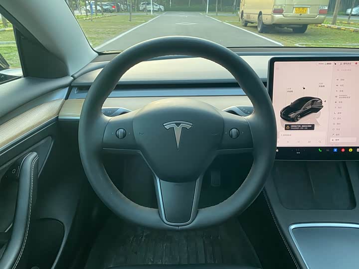 Фото 10 - Tesla Model 3