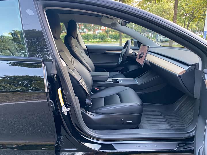 Фото 15 - Tesla Model 3