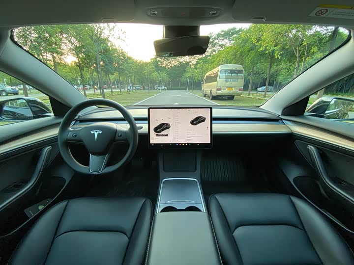 Фото 18 - Tesla Model 3