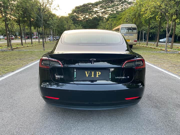 Фото 5 - Tesla Model 3