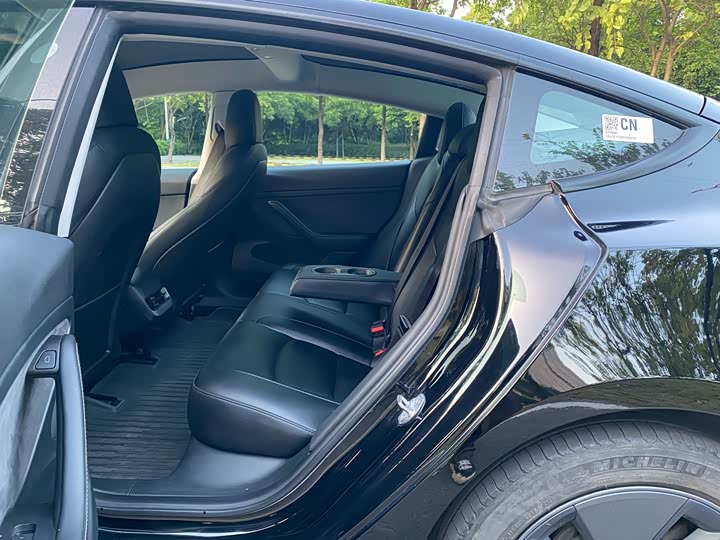 Фото 8 - Tesla Model 3