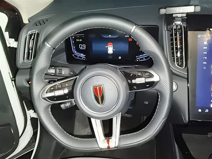 Фото 12 - Hongqi HS3