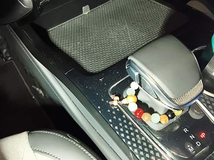 Фото 16 - Hongqi HS3