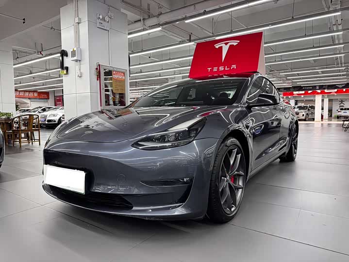 Фото 1 - Tesla Model 3