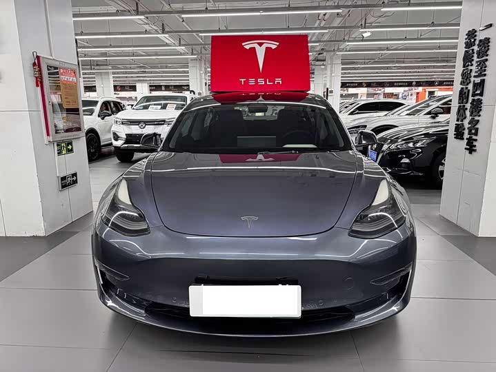 Фото 2 - Tesla Model 3