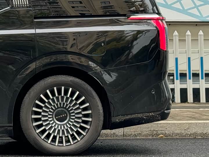 Фото 11 - Zeekr 009