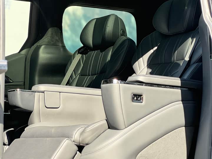 Фото 7 - Zeekr 009