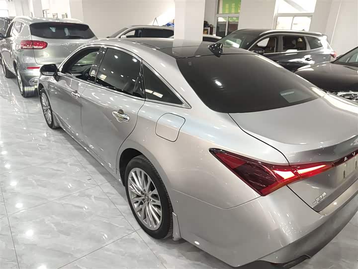 Фото 5 - Toyota Avalon