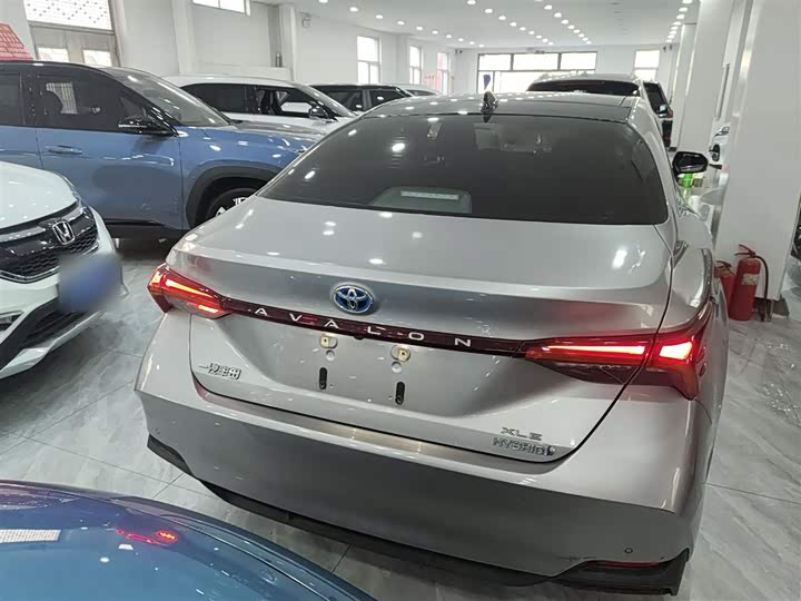 Фото 6 - Toyota Avalon